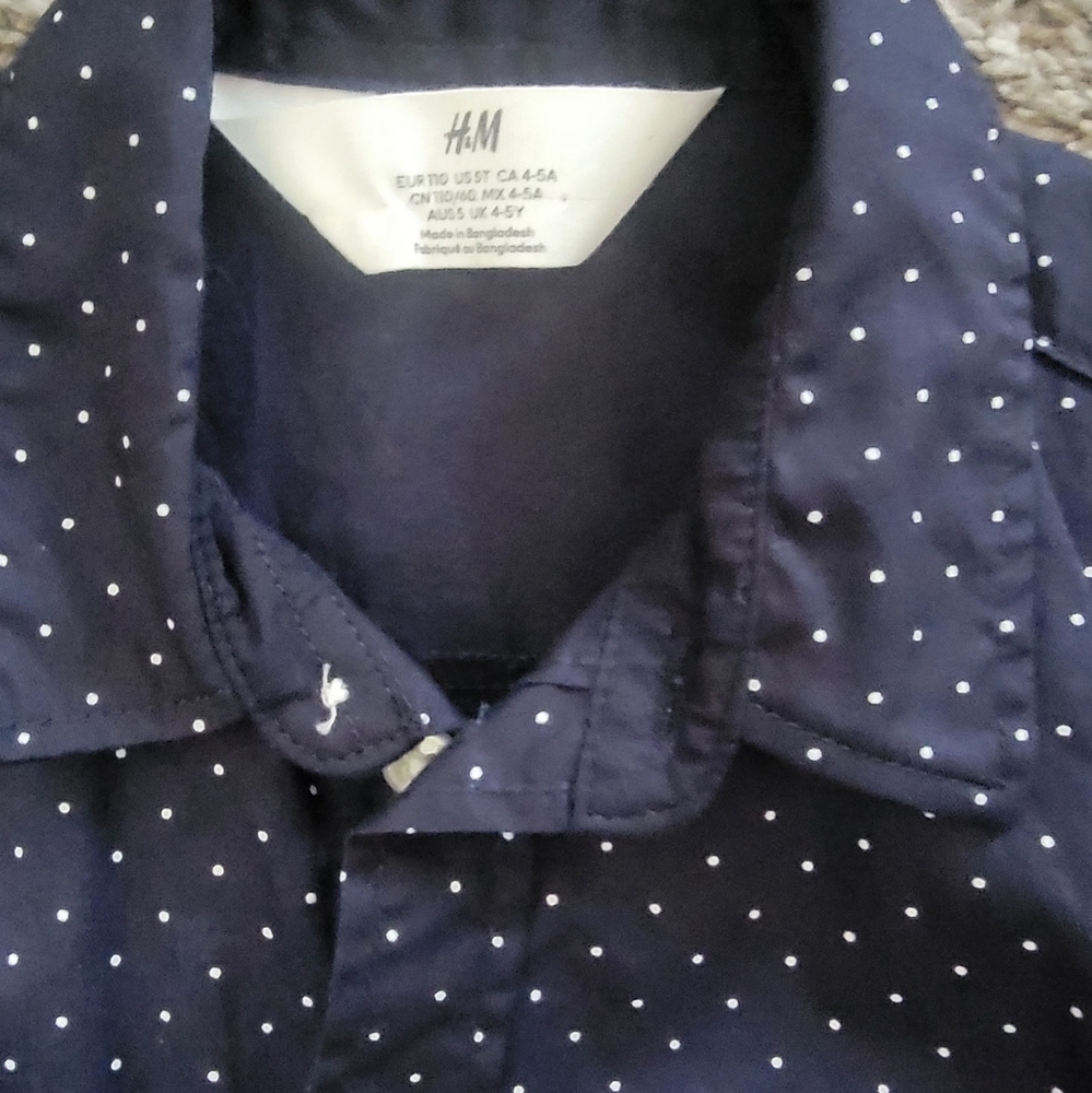 Boys  H&M dress shirt size 4Y-5Y